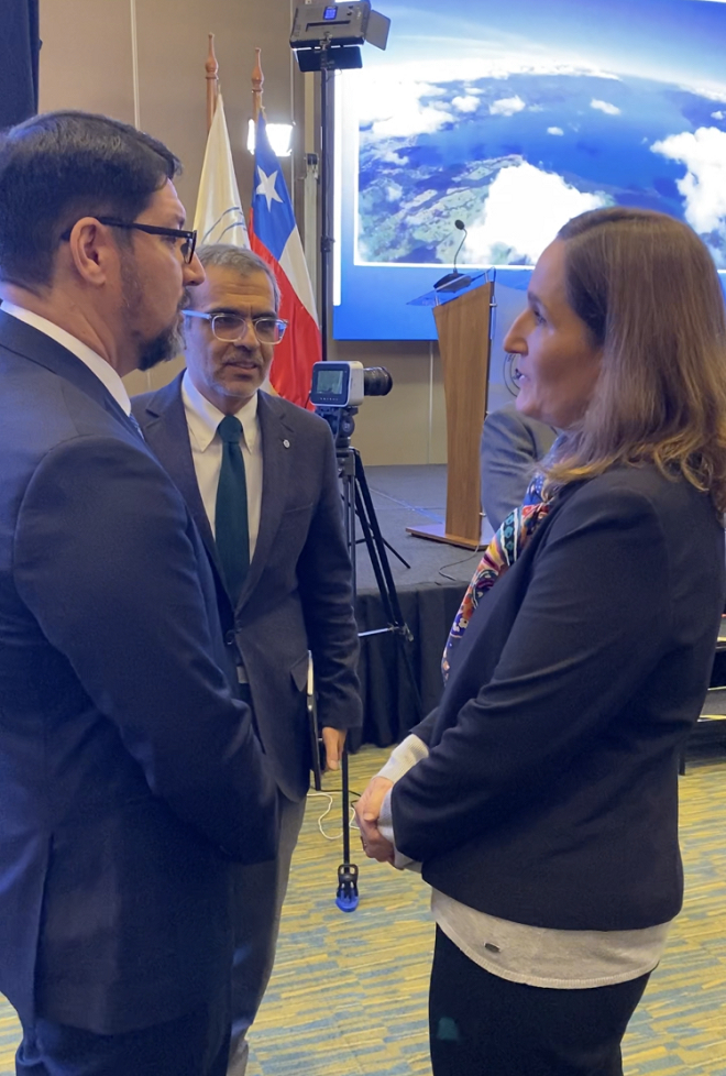 La directora del SEA, Valentina Durán, junto al ministro de Justicia, Luis Cordero, y el ministro del Tercer Tribunal Ambiental, Iván Hunter.